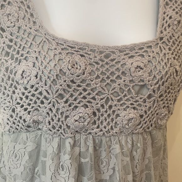 Solitaire Gray Square Neck Flutter Sleeves Crotchet Lace Floral Lined Blouse New - Picture 3 of 10